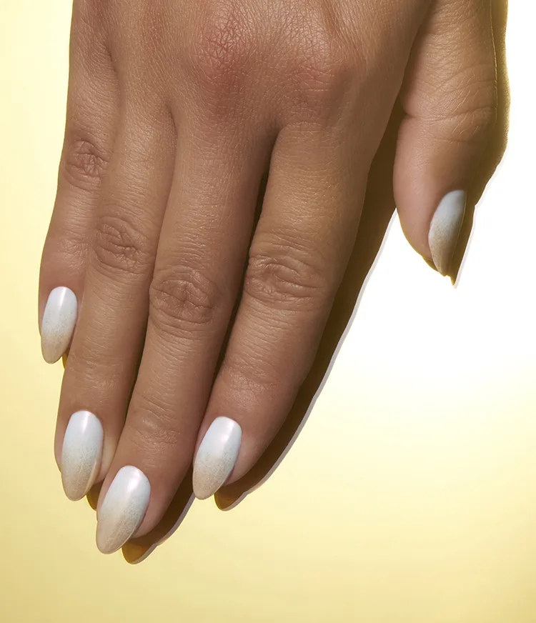 Portu-Gold Ombre White & Gold Chrome Nail Look